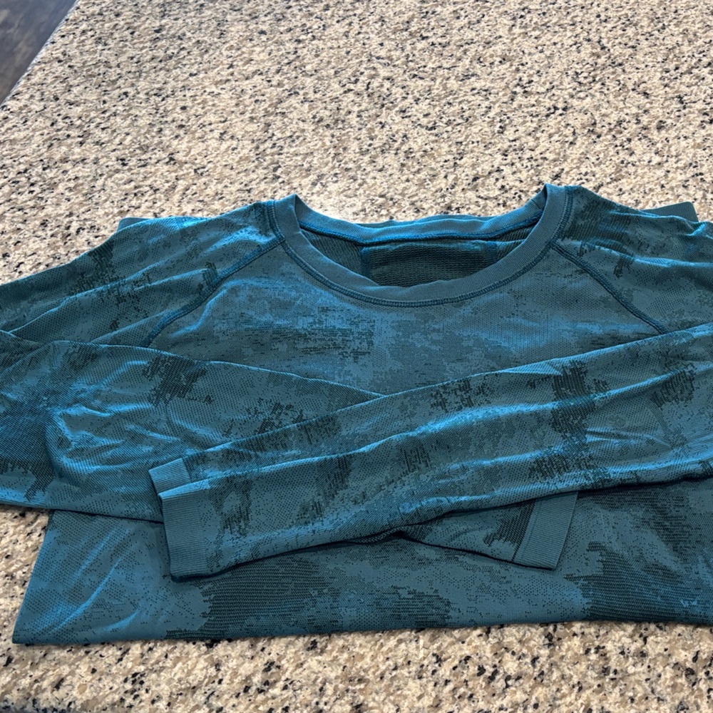 Athleta Momentum Seamless Teal Camouflage Long Sleeve Shirt